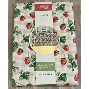 NWT‎ Berry Cute Strawberry Colordrift Tablecloth 60 x 104 Indoor Outdoor